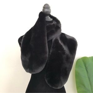 Black Faux Fur Scarf / Shawl 🖤